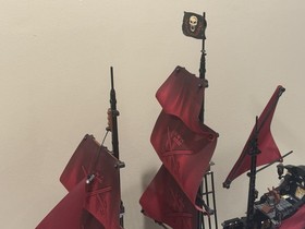 Lego 4195 Pirates Caribbean Queen Anne's Revenge W/ Manual And Minifigures