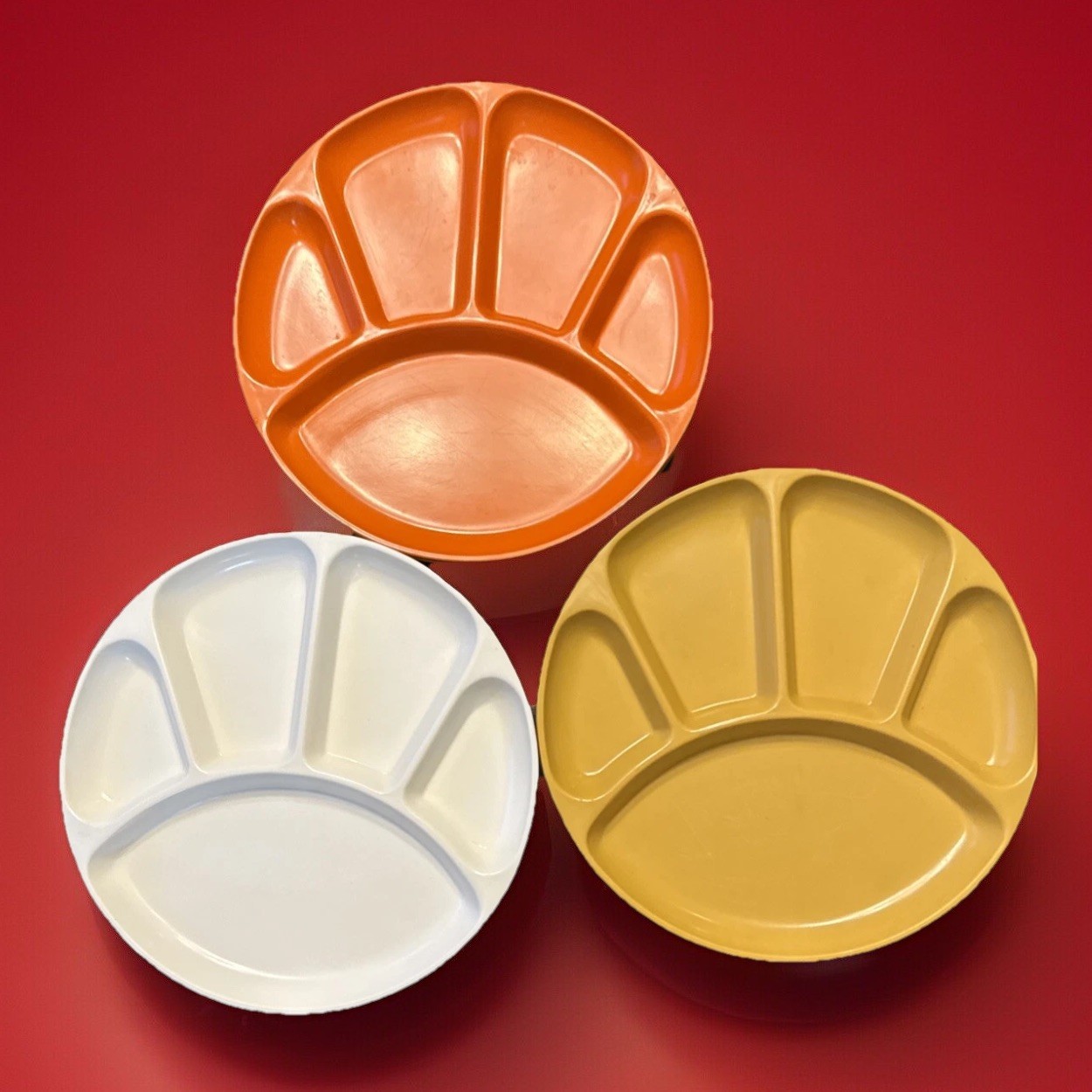 VGT 3-Piece Sushi Plate Set 9.5 Inch Divided Plastic Tray in Assorted Colors