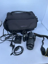 Nikon D40 Digital SLR Camera w  DX AF-S NIKKOR 18 - 55 mm 1:3.5-5.6 & Case