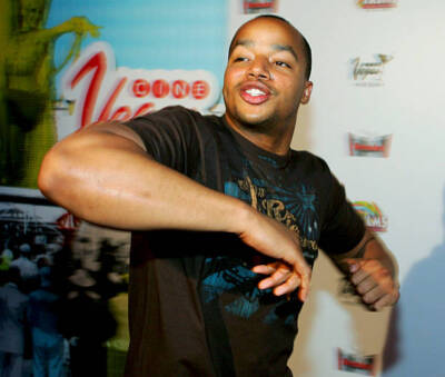 Actor Donald Faison arrives at the screening of the movie Vegas Ba - Old Photo 1