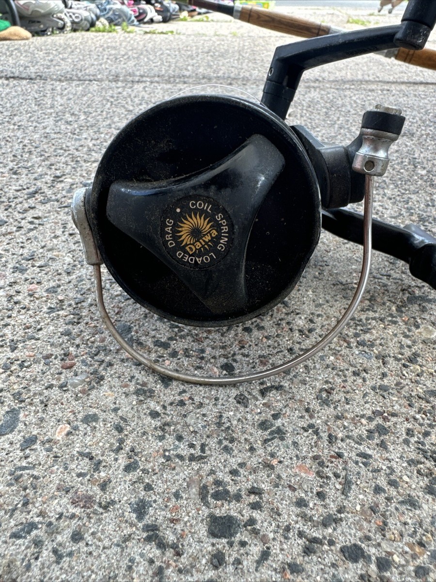 Vintage Daiwa D7000 Ball Bearing Fishing Reel, With Line For Ocean