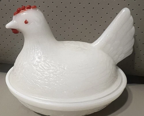 HAZEL-ATLAS White Milk Glass Small Hen on Nest red accents Vintage