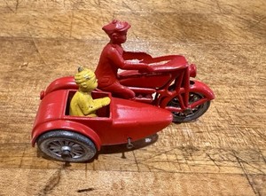 Tootsietoy 1932 No. 5103 Smitty Motorcycle w/Sidecar for parts or restoration