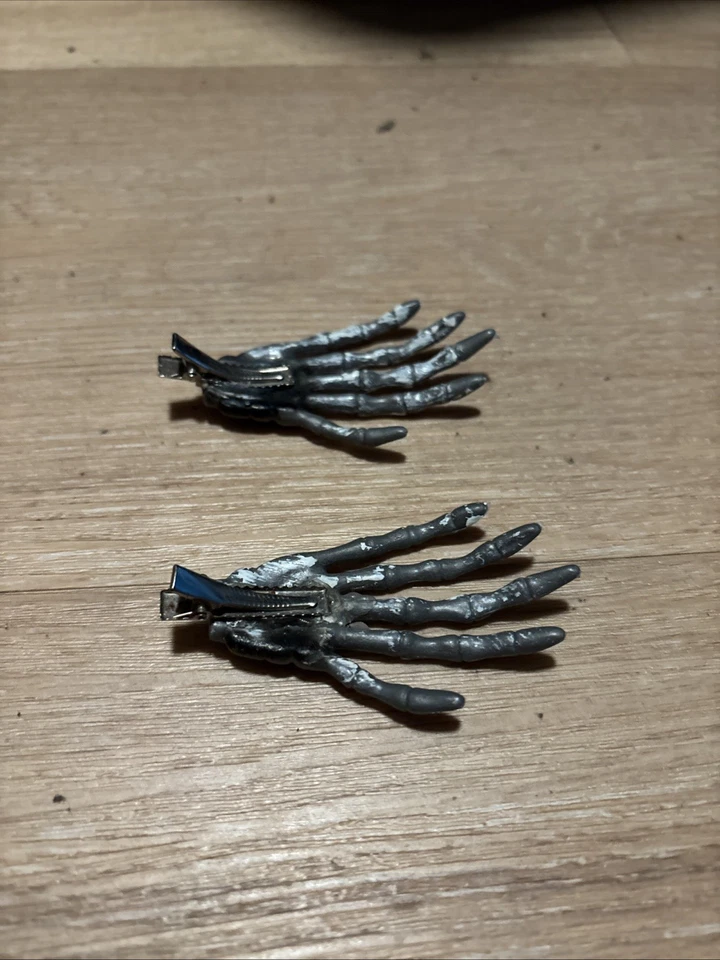 Two Piece Skull Hands, Hair Clips - Image 3 of 4