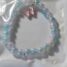 Różowo-niebieska plastikowa bransoletka z koralikami z motylem Dangle Charm Regulowana dziewczynka
