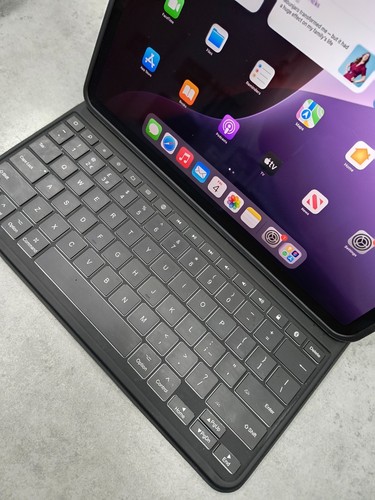 Apple iPad Pro 4th Gen. 128GB, Wi-Fi & CELLULAR , 12.9 in - Silver - Picture 2 of 3