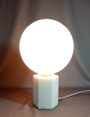 Vintage Tisch Schreibtischlampe weiß Kugel Steinfuß