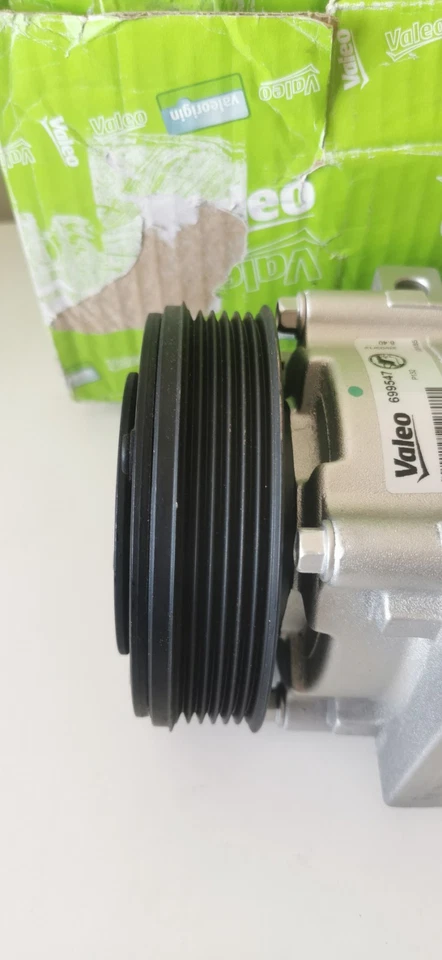 Valeo AirCon Compressor Fits Ford Galaxy/Scorpio/Mondeo/Cougar/Transit 1018267 - Image 2 of 4