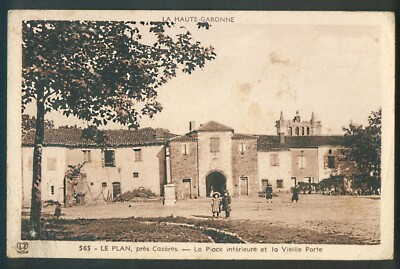 Old postcard - LE PLAN near Cazères (31) - Place interior and Old Porte...