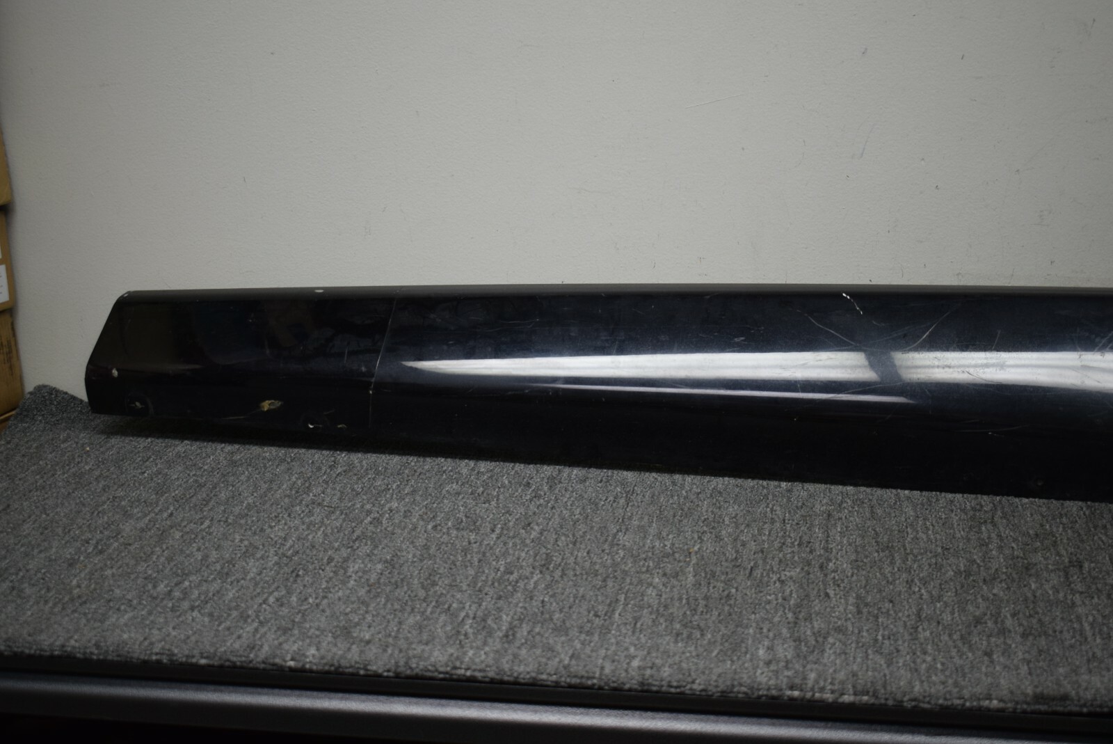 ASTON MARTIN DB9 ROCKER PANEL MOLDING FACTORY OEM.