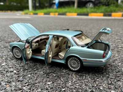 Almost Real AR 1:18 Jaguar XJ6 X350 Diecast Model Car Gifts