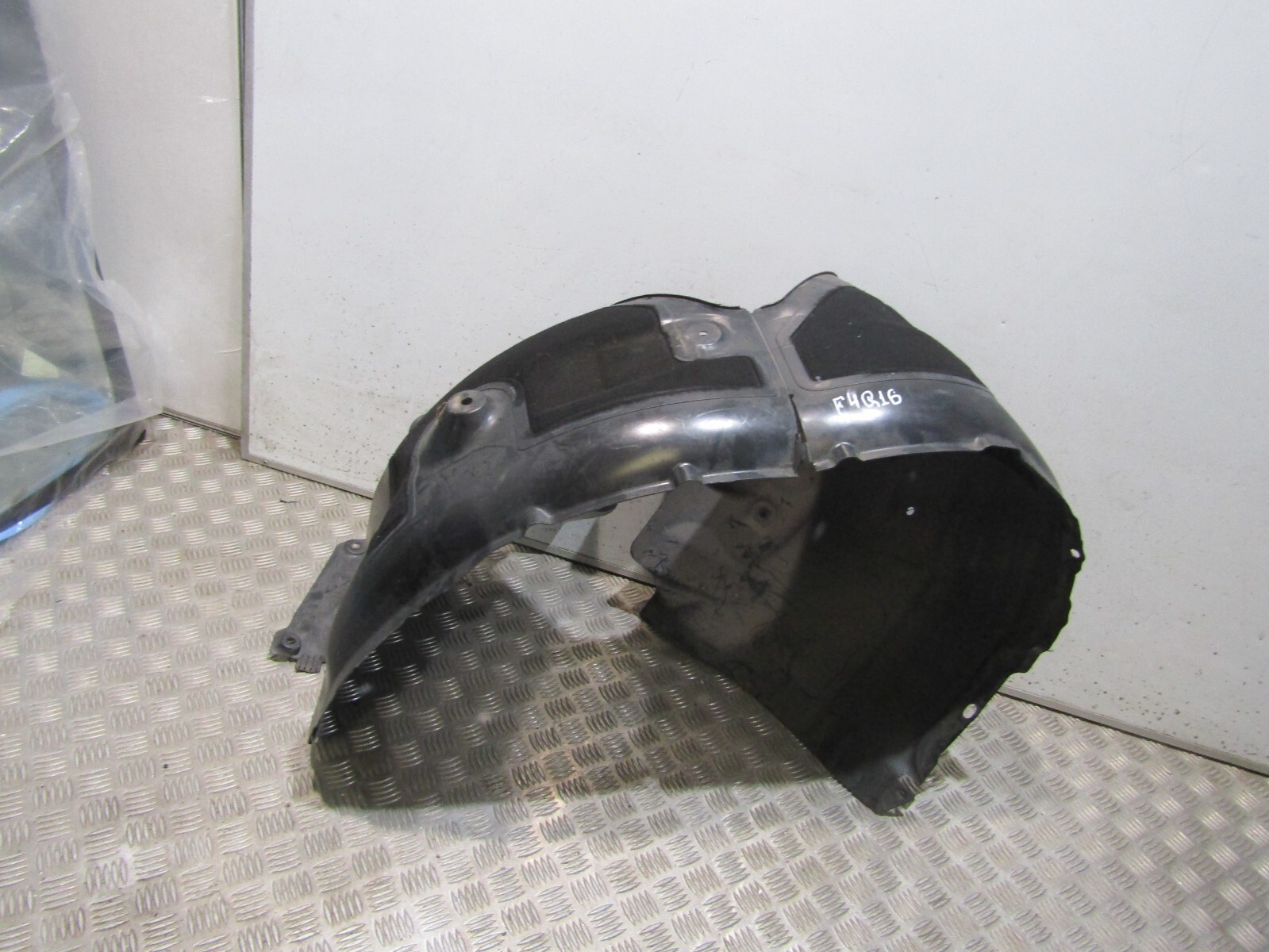 Tesla Model Y Front Right Wheel Arch Liner Genuine OEM 1492614-00-B F4Q16-image