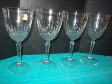 LUMINARC KIELISZKI DO WINA ZESTAW (4) PASUJĄCYCH KRYSZTAŁOWYCH KIELISZKÓW ELEGANCKICH WYPRODUKOWANYCH W USA