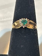 Vintage 10k Yellow Gold Emerald Ring Size 6 Weighs 1.6 Grams