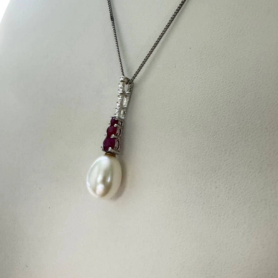 925 Sterling Silver Ruby & Pearl Pendant Necklace Teardrop Pearl Round Rubies - Image 4 of 4