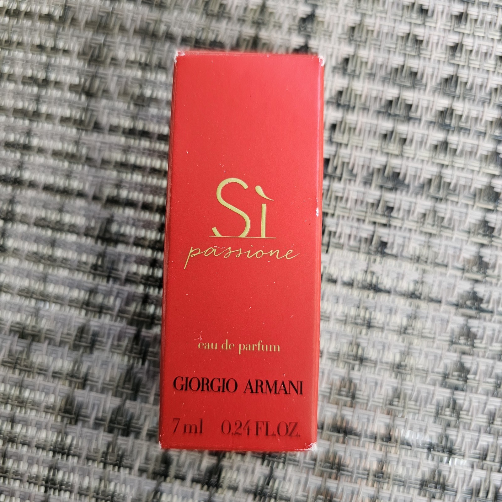 Si Passione Eau De Parfum Giorgio Armani .24 Fl Oz travel small