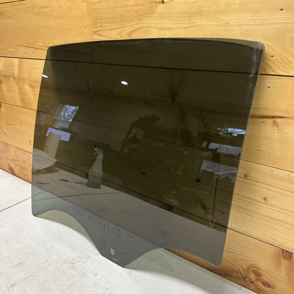 Chevrolet Equinox 2018-2024 puerta trasera izquierda lado del conductor ventana cristal OEM Foto 3 de 4