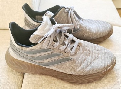 adidas Sobakov grau Sneaker Schuhe Unisex EU 42 top Zustand 