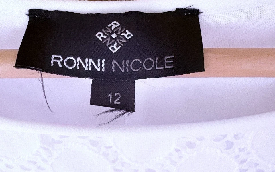 Vestido Ronni Nicole blanco con ojales sin mangas talla 12 Foto 2 de 4