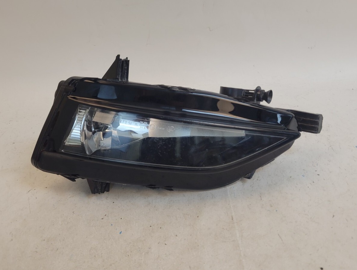 2015 2016 2017-2020 Volkswagen Golf Halogen Fog Light RIGHT  
