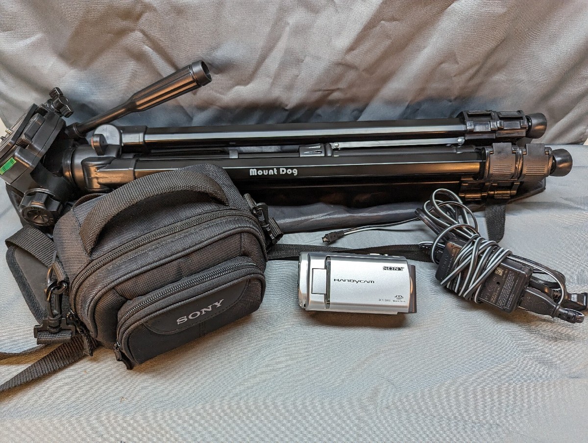 Sony Handycam DCR-SX41 Video Camcorder w Battery Charger Sony Handycam DCR-SX41 Video Camcorder w Battery Charger