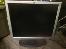 HP 1740 17" LCD Monitor DVI VGA USB HUB SCRATCHED PANEL