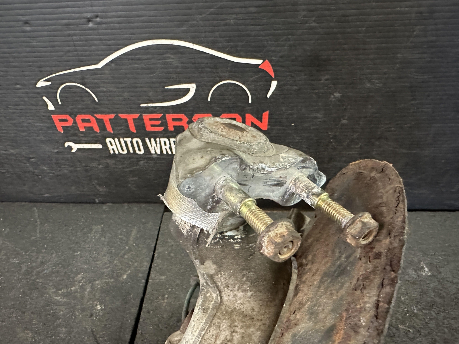03-07 MASERATI COUPE GET FRONT PASSENGER RIGHT RH STEERING KNUCKLE