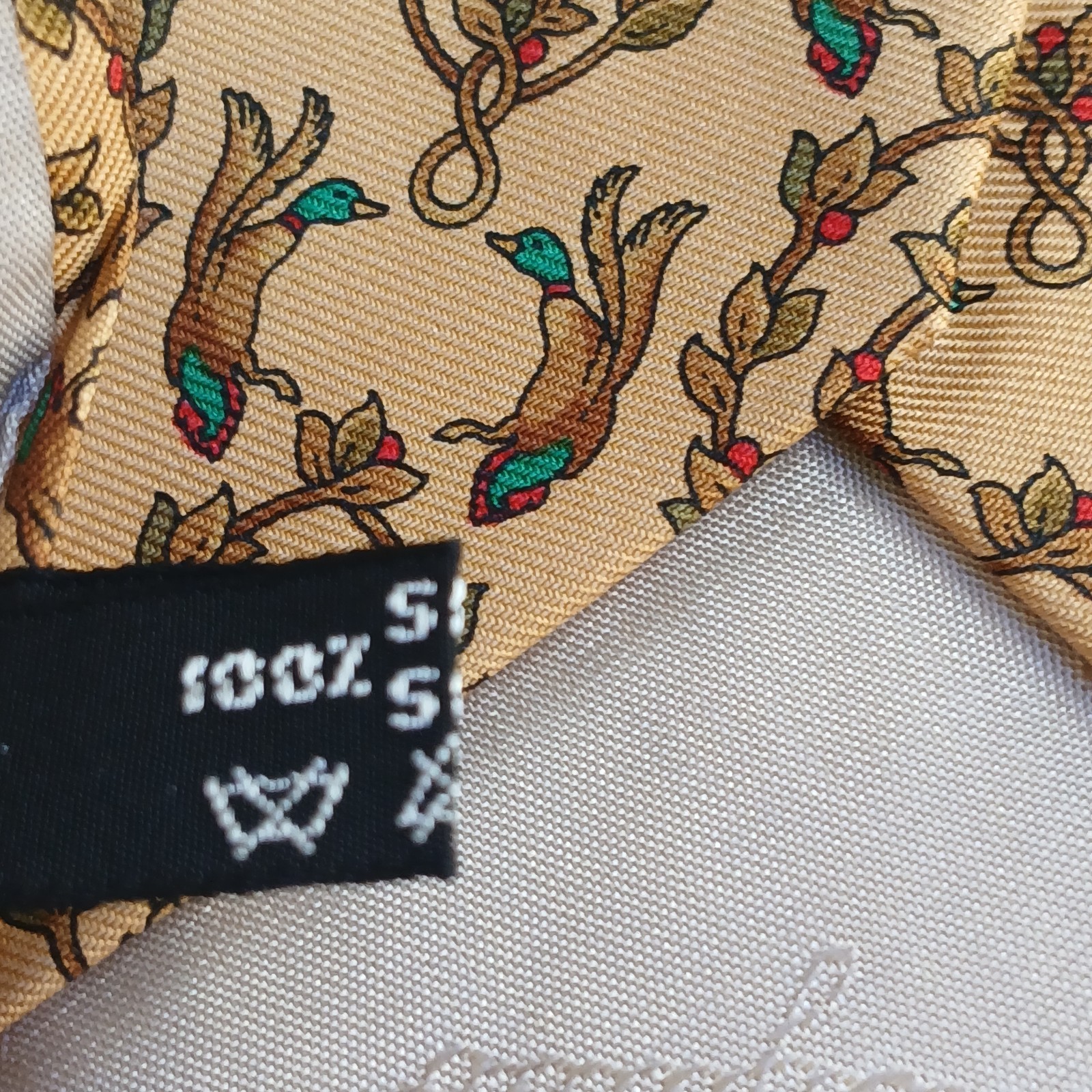 SALVATORE FERRAGAMO YELLOW ITALY 100% SILK MEN NECK TIE DUCKS DESIGN Vintage