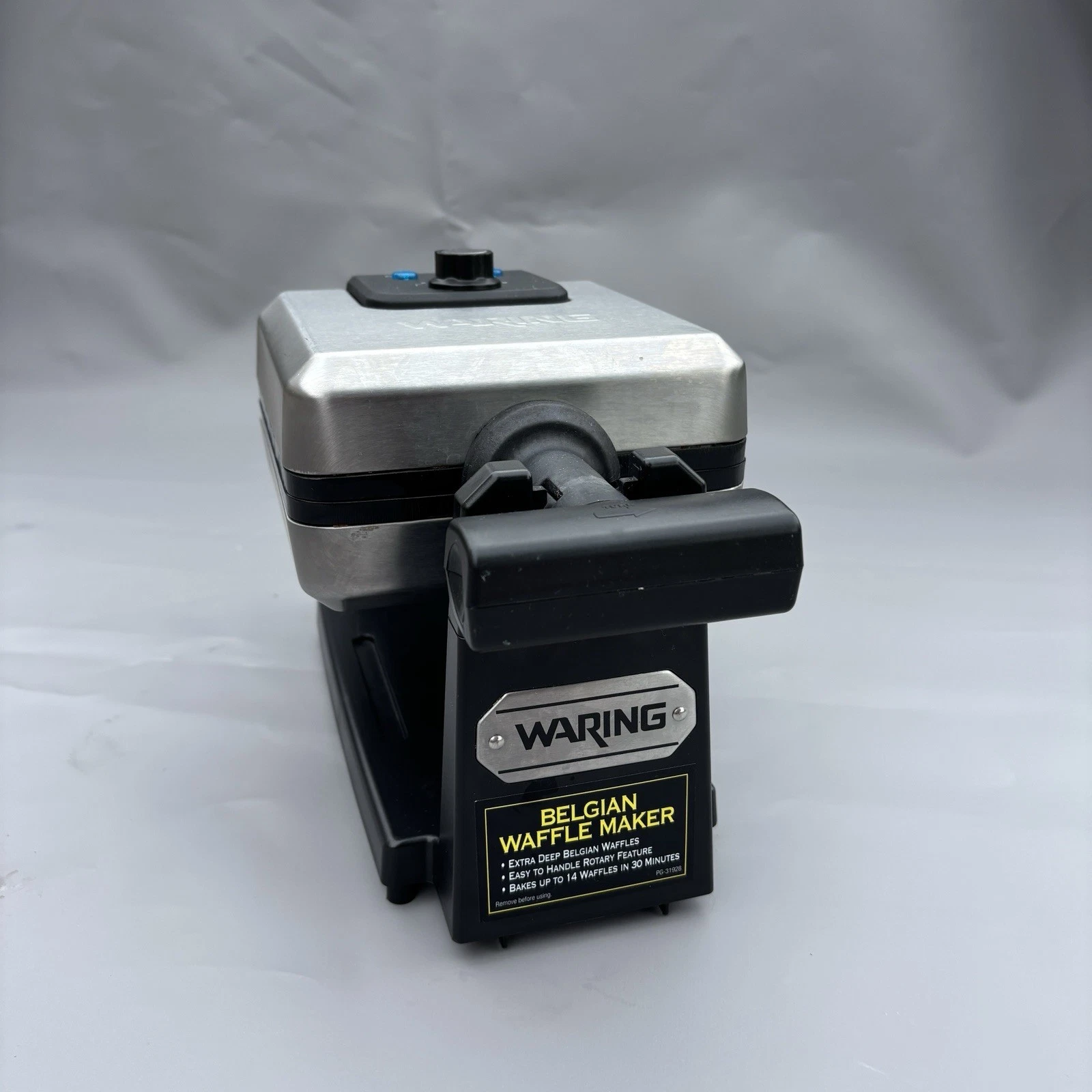 Waring Pro Belgian Waffle Maker 4 Slice Black Stainless Steel WMK250SQ