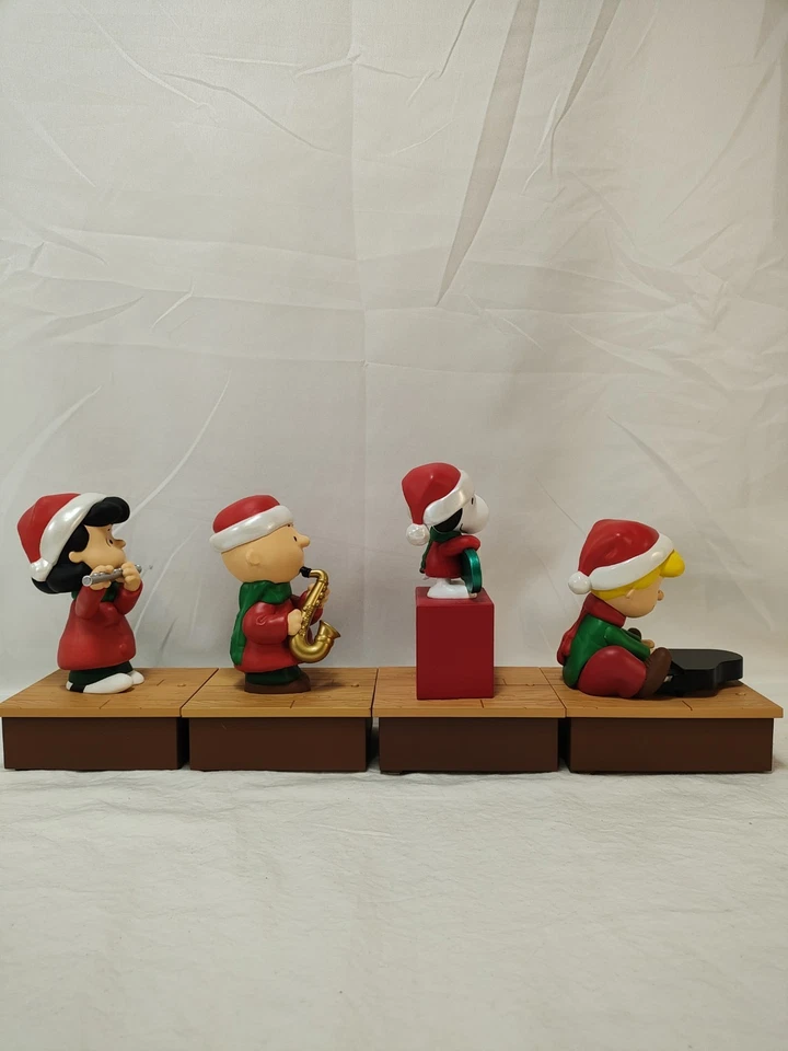 Hallmark Wireless Peanuts Band MOTION - Schroeder, Lucy, Charlie, Snoopy   - Image 3 of 4