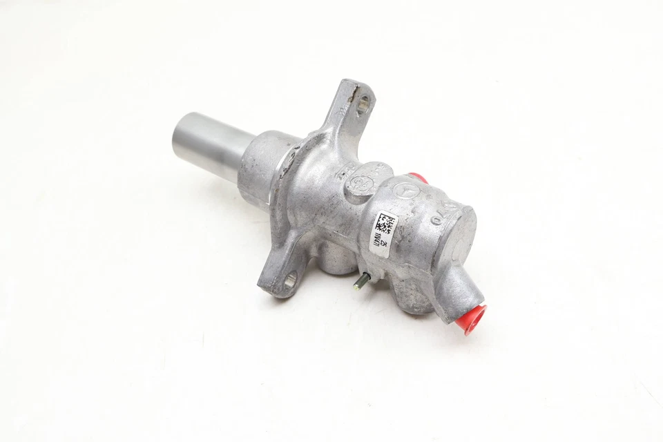 Mercedes-Benz E63 AMG S 2018 - Cilindro maestro de freno 2054300001 Foto 2 de 4