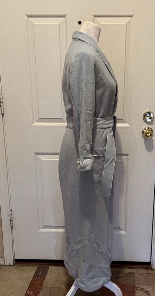 "Bata 100 % cachemir azul con cinturón forro de seda 17"" P2P 50"" longitud usada en excelente estado XS original $1960" Foto 3 de 4