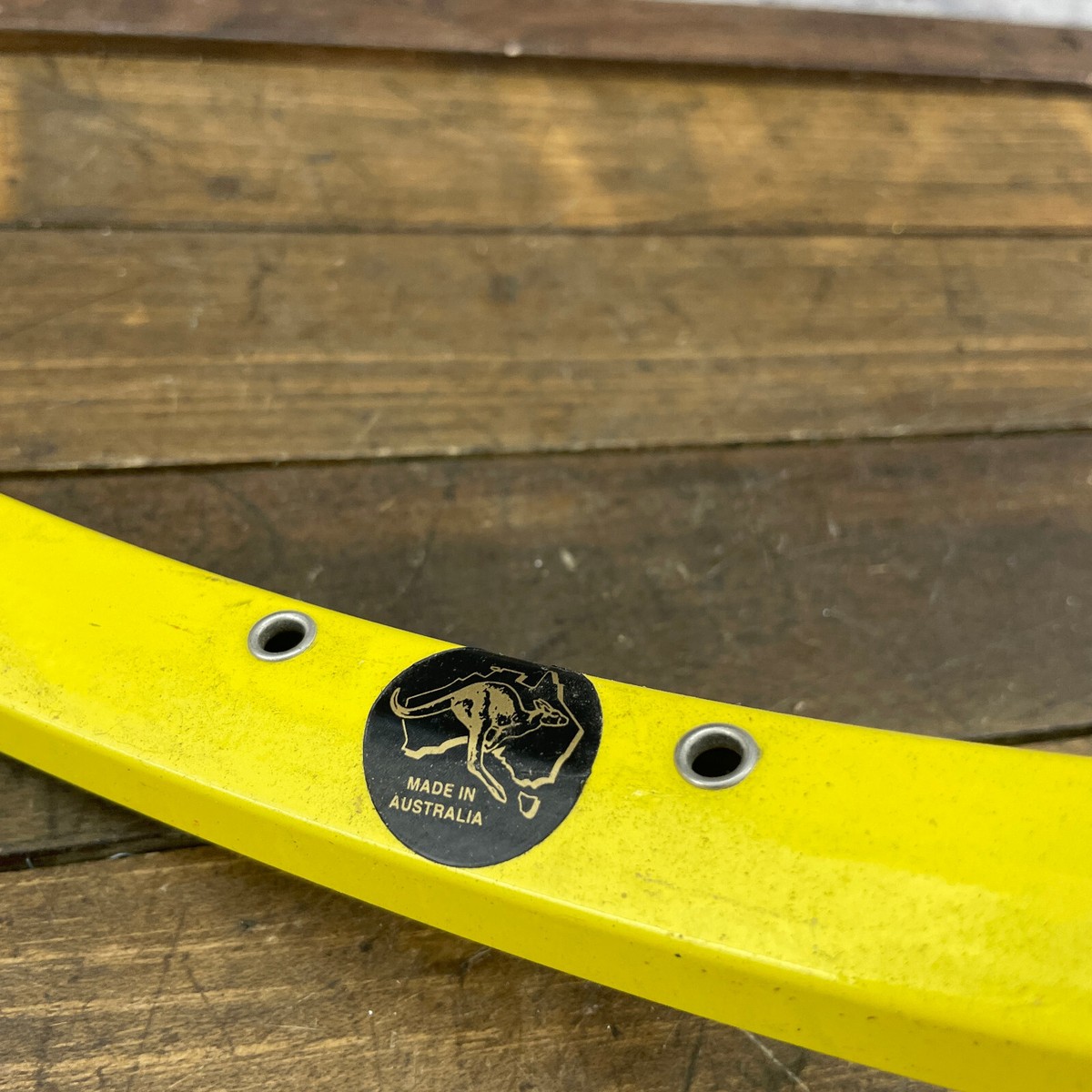 プレスアイゼンバーン   D52.D62.E10 Velocity Synergy Rim 26 in Yellow NOS Australia 32 Hole Hoop