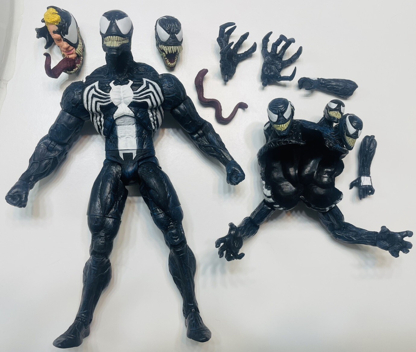 Marvel Diamond Select VENOM 8” figure - 100% COMPLETE & AUTHENTIC!