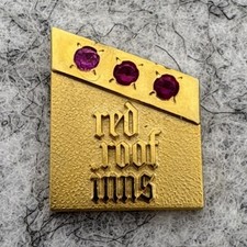 Red Roof Inns Gold Tone Lapel Pin 3 Ruby Gemstones Small Tie Tack Hat Brooch