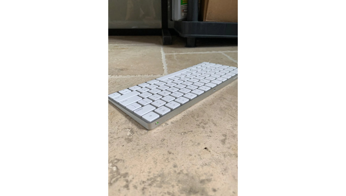 Apple Wireless Magic Keyboard (2nd Generation) [USED Good