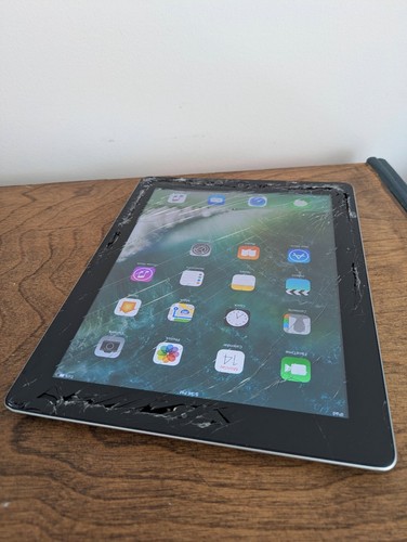 Apple iPad 4th Gen 16GB Wi-Fi - Cracked Screen - Works! Free Shipping - Picture 5 of 15