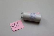 Cambridge Capacitors 15UF 370V 50/60Hz M15c12 NOS No box