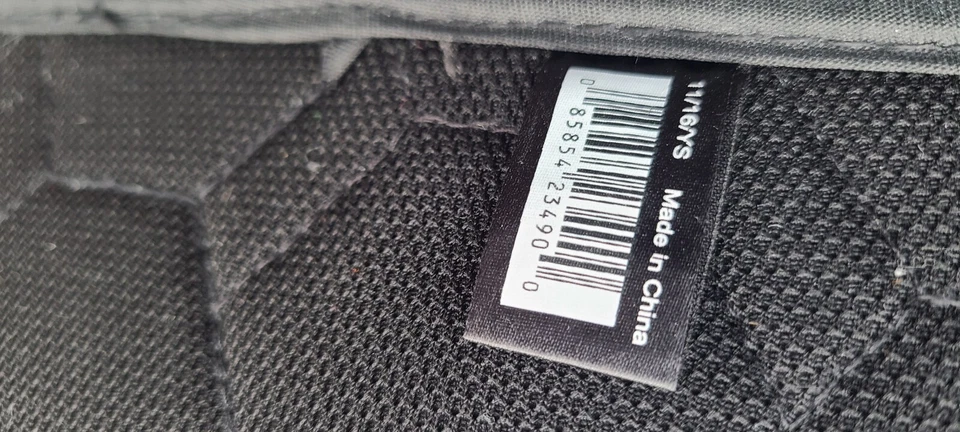 Funda protectora de transporte Thule Gauntlet MacBook Pro Foto 2 de 4