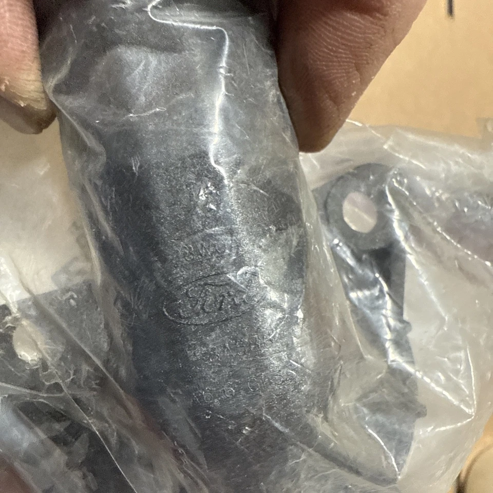 Carcasa termostato refrigerante motor Motorcraft RH-158 05-10 Ford Mustang 4,0 L-V6 Foto 3 de 4