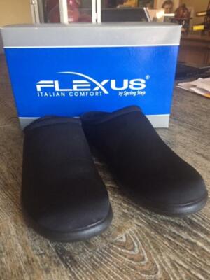 Women's Flexus Fling clog in black, 38