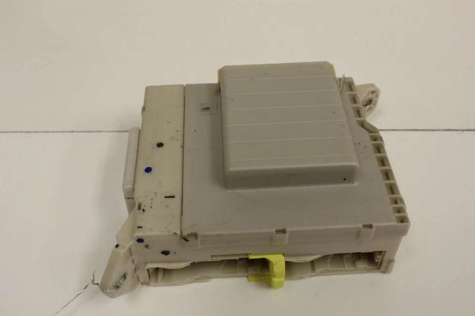 2008-2014 雷克萨斯 IS-F ISF oem 驱动程序侧保险丝块模块 82730-33500 — 第 3/4 张图片