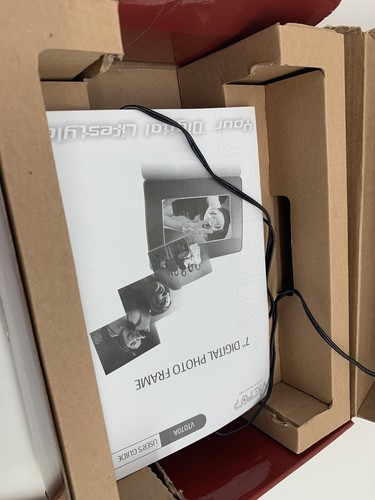 Victop Technology 7 Inch Digital Photo Frame VT070AB01 Preowned - Picture 6 of 9