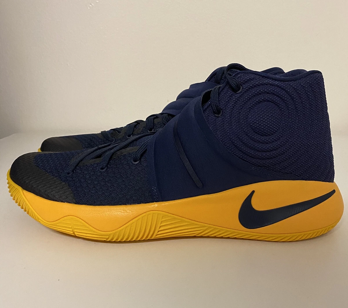 Rebotar tengo sueño neutral Nike Kyrie 2 Cavs Midnight Navy Yellow Mens Sz 13 Basketball Shoes  819583-447 | eBay