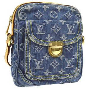 louis vuitton crossbody camera bag