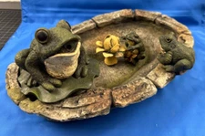 Resin 3 Frogs and Waterlily Water Fountain - SPF-10 PUMP - Cute Out/Indoor