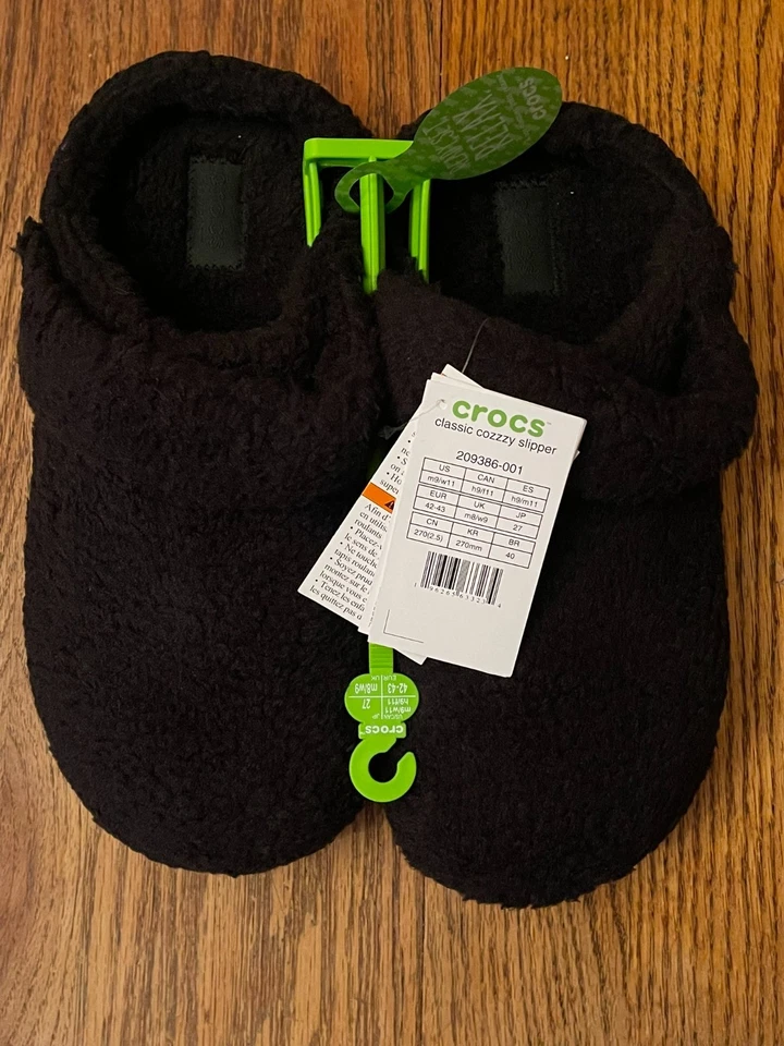 Zapatilla Crocs Classic Cozzzy para mujer en negro Foto 2 de 4