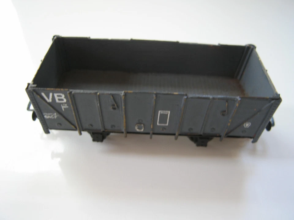Petit wagon tombereau gris en métal peint à marquage "VB" de chez VB - Bon état - Photo 1/4