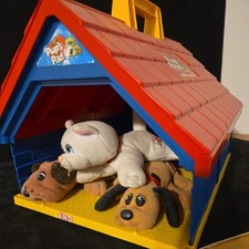 Vintage POUND PUPPIES Pup's Pad Playset 1986 Tonka House Carrying Case  Dogs