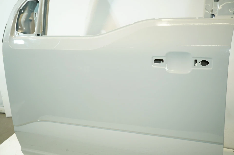 🔅2021-2025 FORD F-150 2/3/450 OEM. FRONT LEFT DRIVER SIDE DOOR PAINT: GRAY - DR - Image 4 of 4